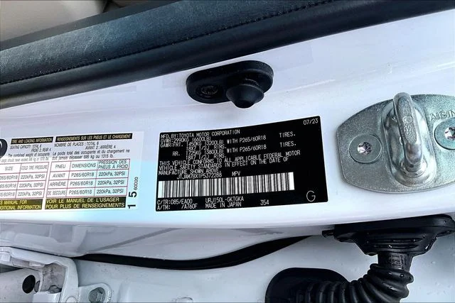 Used 2023 White Lexus 460 image 34