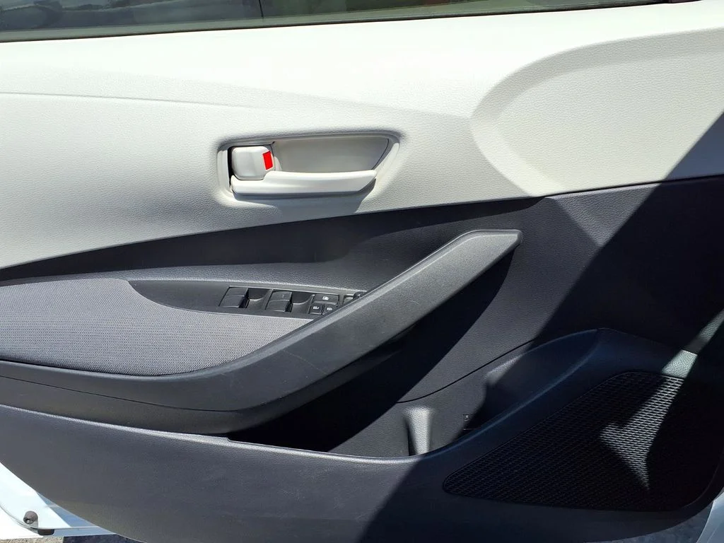 Used 2024 Ice Toyota LE image 17