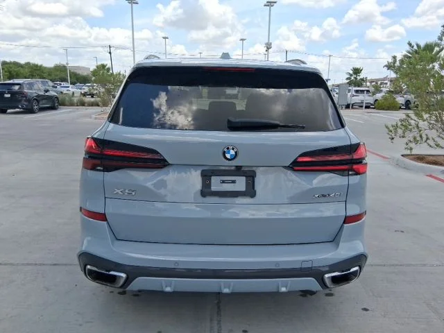 Used 2025 Gray BMW xDrive40i image 5