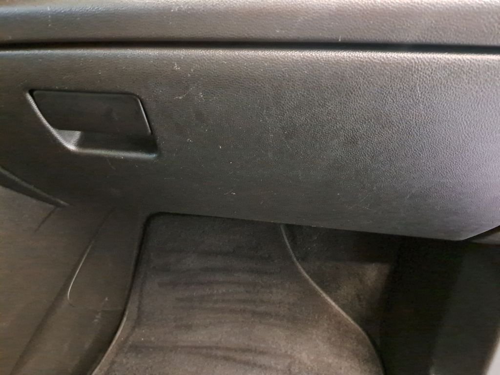 Used 2022 Red Chevrolet Premier image 33