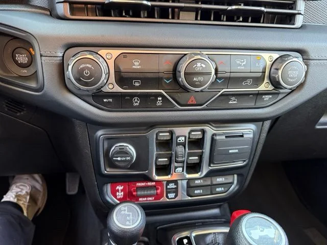 Used 2024 Silver Jeep Rubicon image 23
