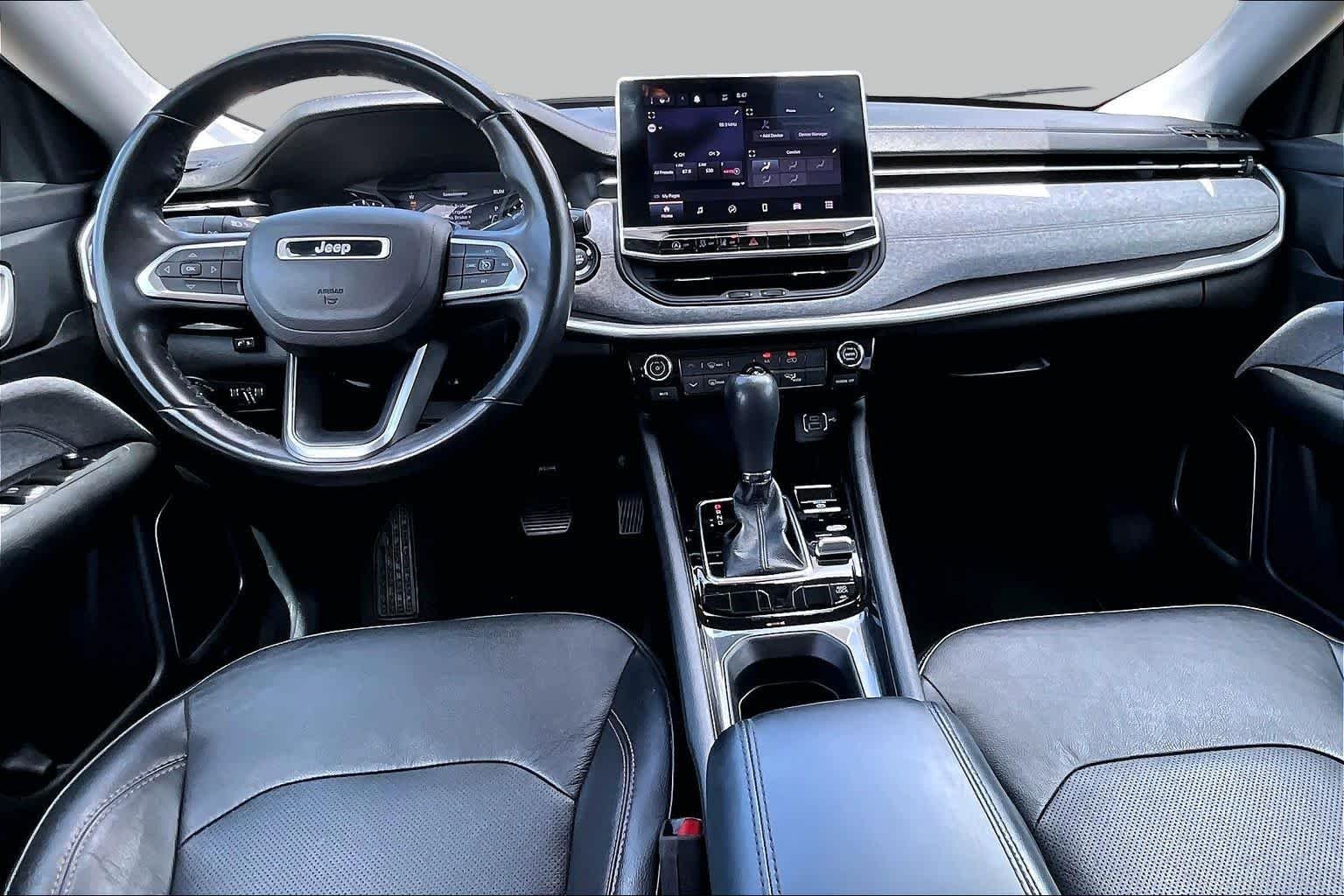 Used 2022 Diamond Black Crystal Pearlcoat Jeep Latitude Lux image 11