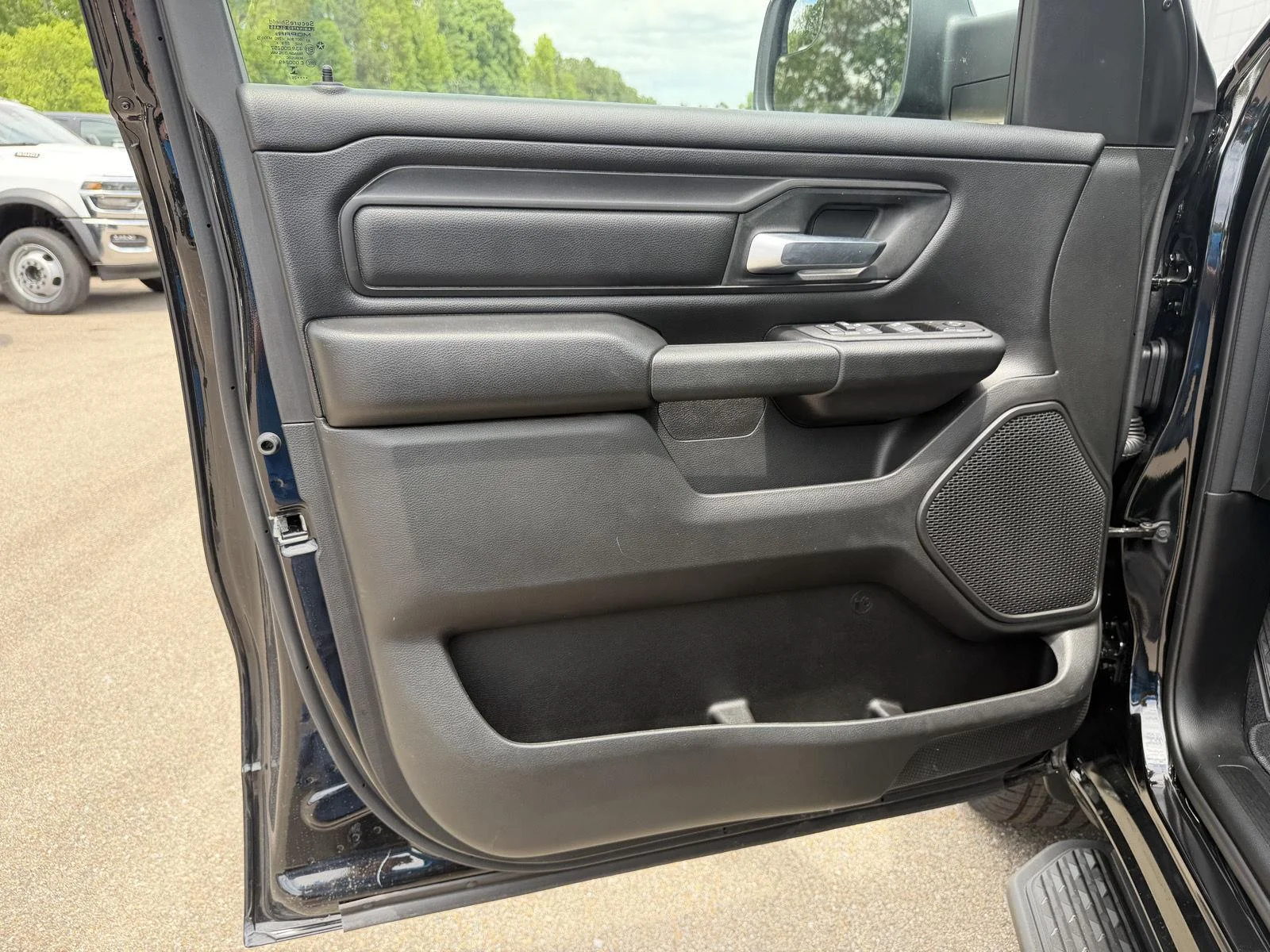 New 2026 Diamond Black Crystal Pearl-Coat Exterior Paint RAM Express image 16