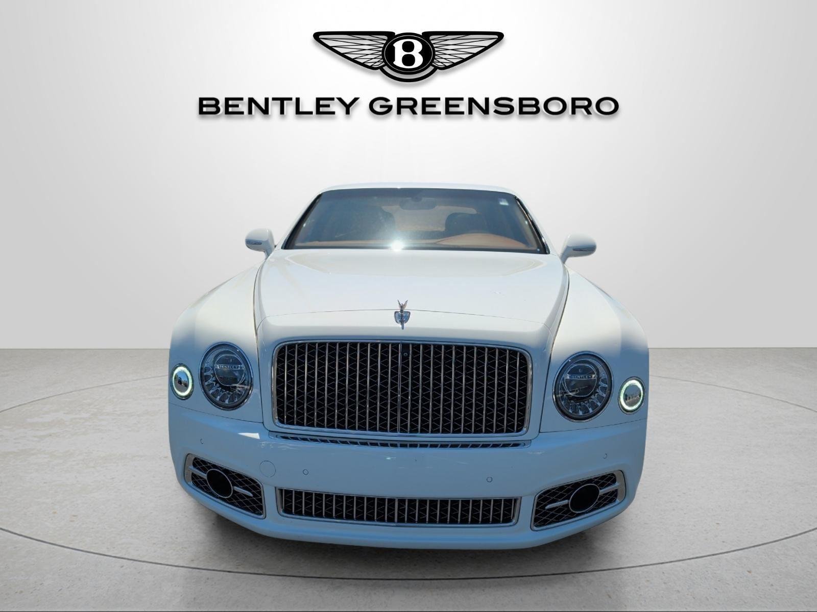 Used 2017 Glacier White Bentley Base image 17