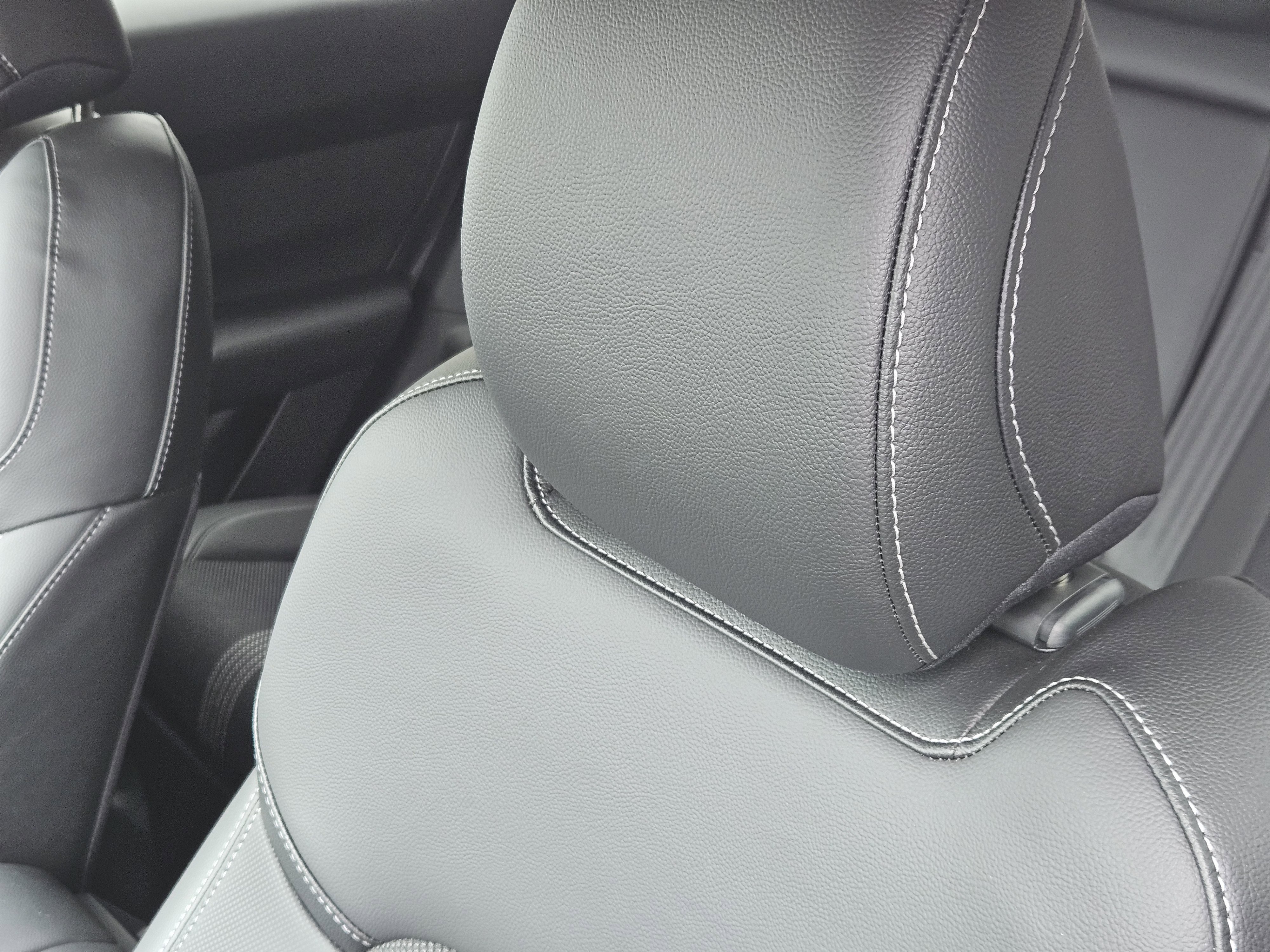 Used 2025  Mazda Preferred image 16