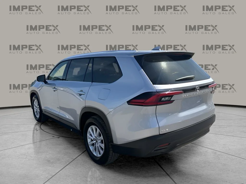 Used 2025 Silver Toyota XLE image 5