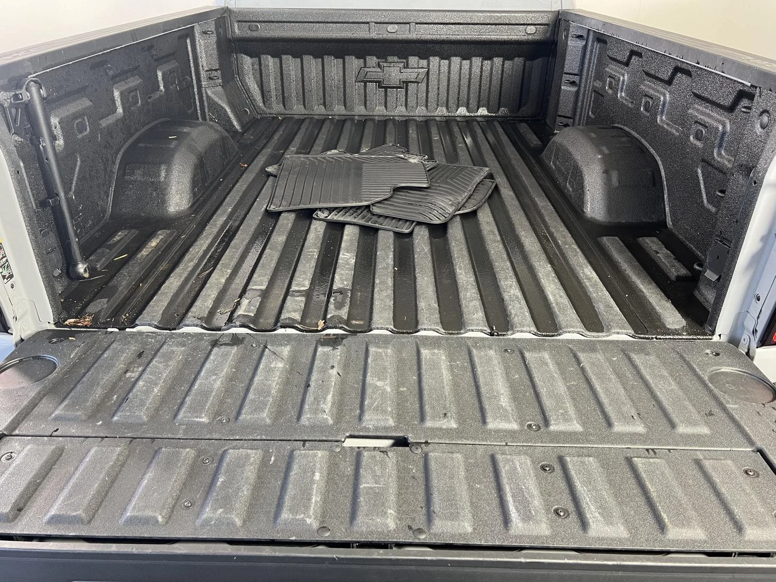 Used 2024 Slate Gray Metallic Chevrolet LTZ image 27