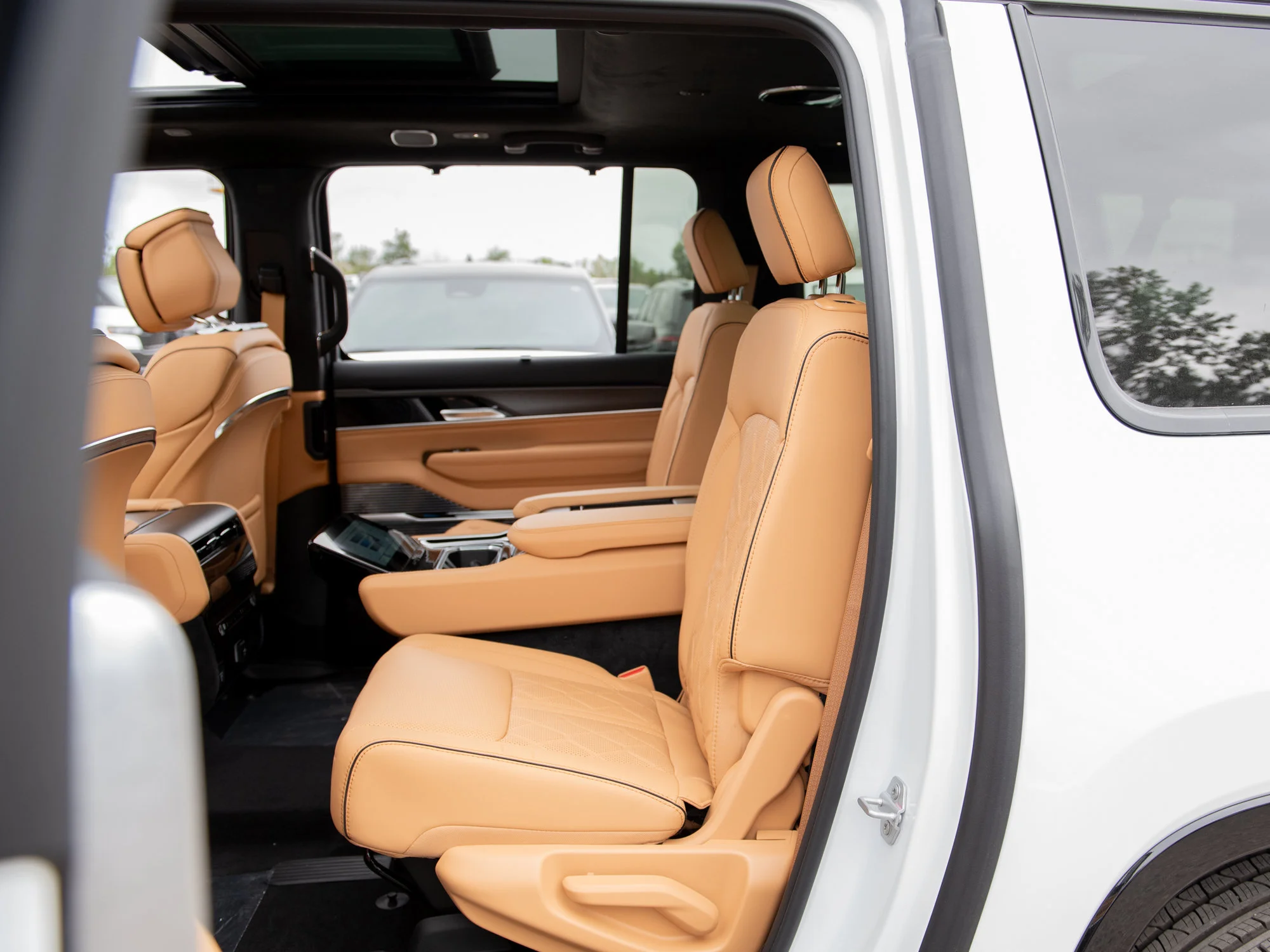 New 2026 White Jeep Summit Reserve* image 25