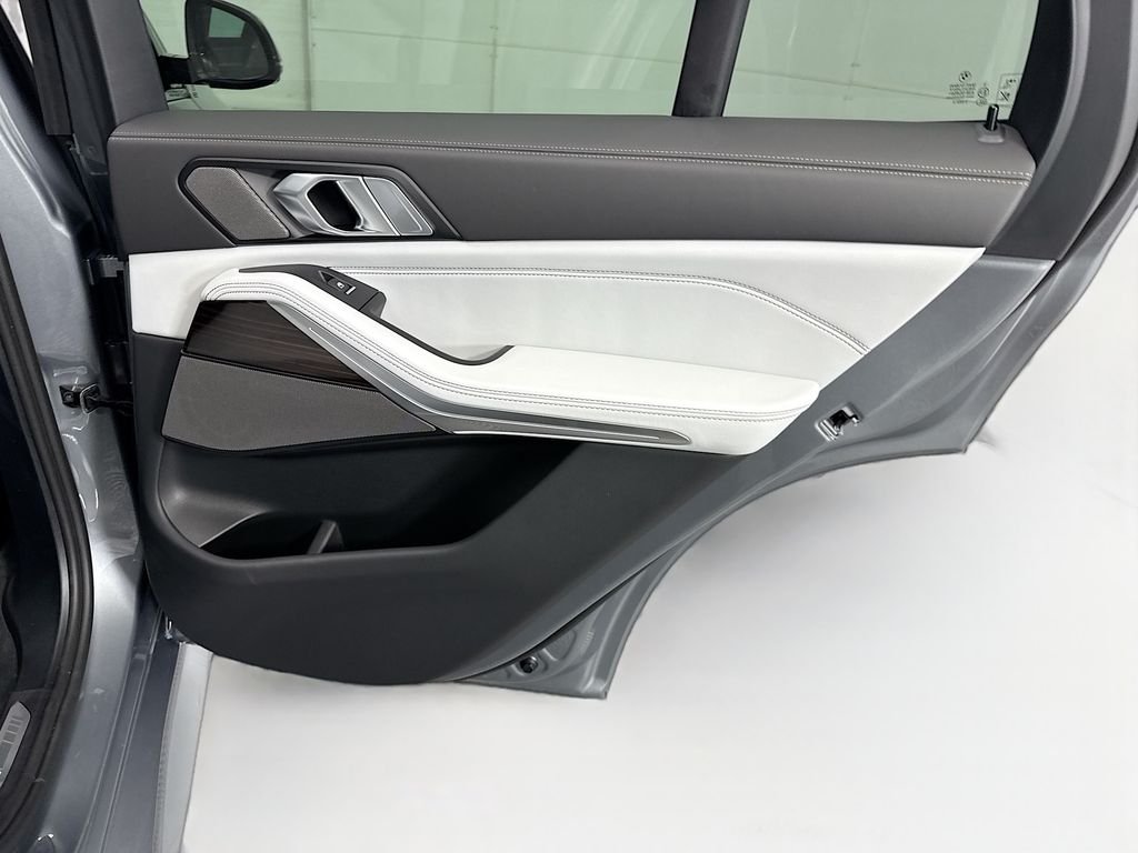 Used 2026 Gray Metallic BMW xDrive40i image 27