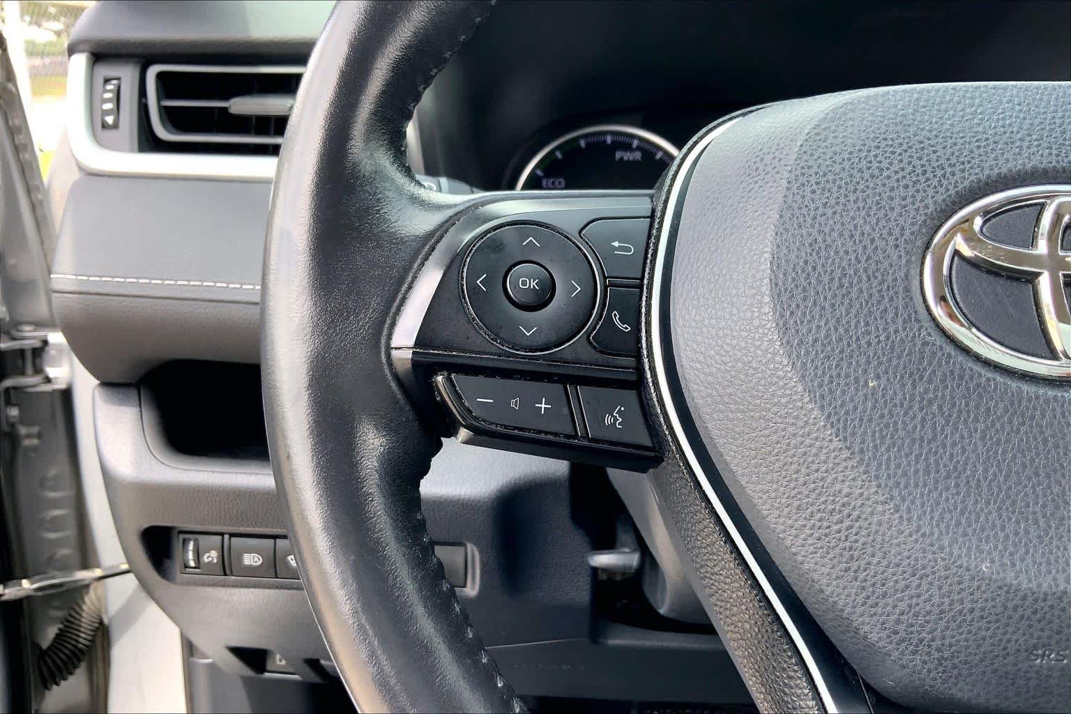 Used 2020 Silver Sky Metallic Toyota Hybrid XLE image 23