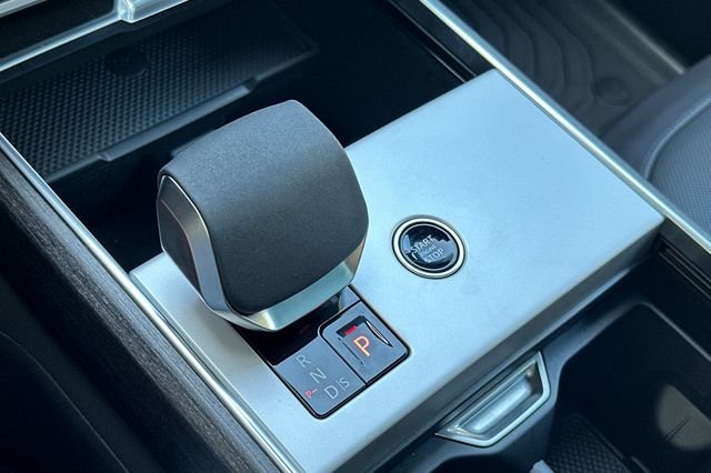 New 2026 Fuji White Land Rover SE image 21