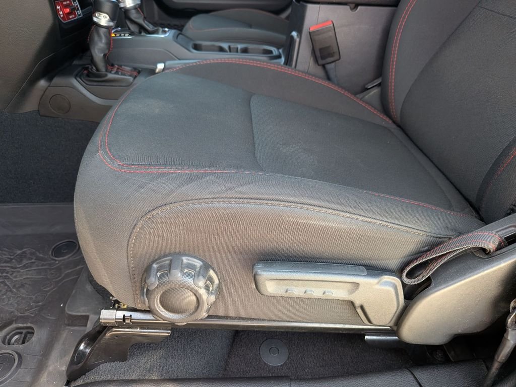 Used 2023 Gray Jeep Rubicon image 13