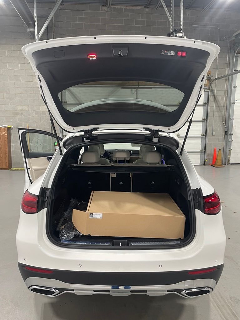 New 2027 White Mercedes-Benz GLC 300 image 13
