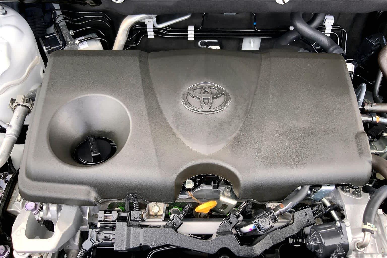 Used 2025 Ice Cap Toyota XLE image 32