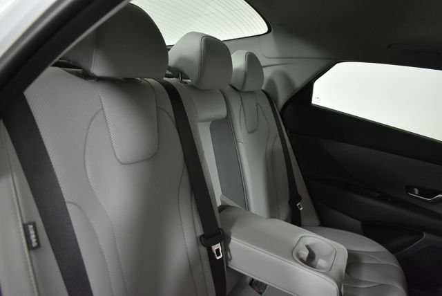 2025 Hyundai Elantra Limited - Photo 18