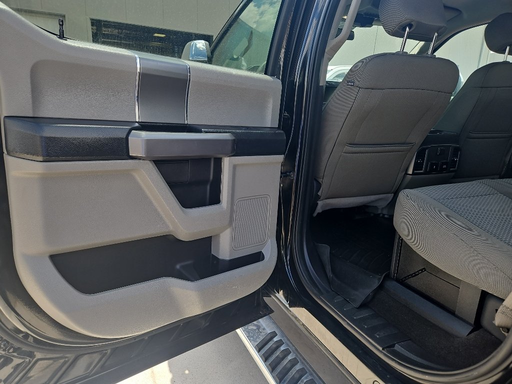 Used 2018 Shadow Black Ford XLT image 5