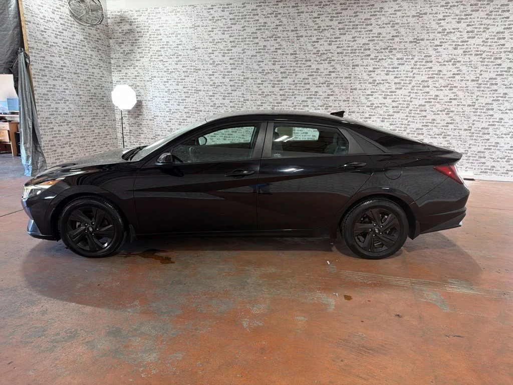 Used 2021 Phantom Black Hyundai SEL image 4