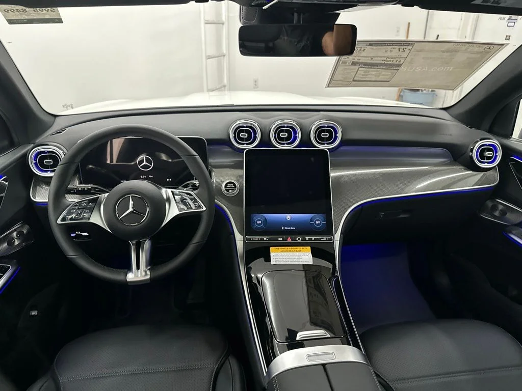 New 2027 White Mercedes-Benz GLC 300 image 22