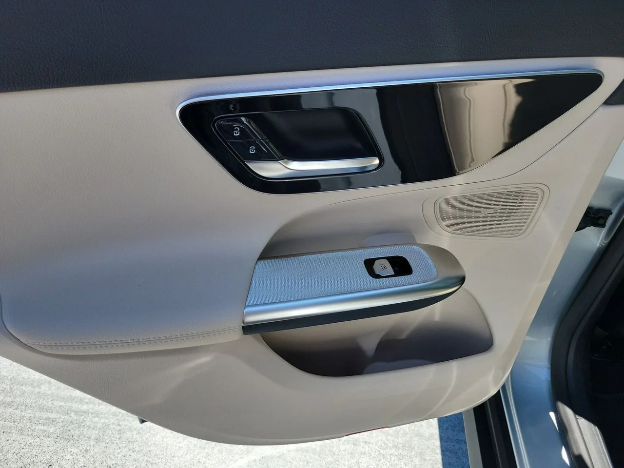 New 2026 Cirrus Silver Metallic Mercedes-Benz GLC 300 image 9