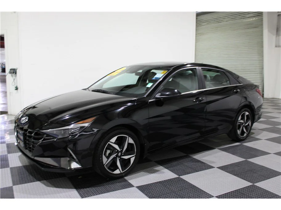 2023 Hyundai Elantra Limited - Photo 7