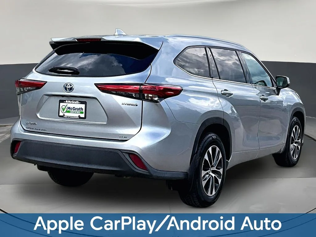Used 2022 Silver Toyota XLE image 8