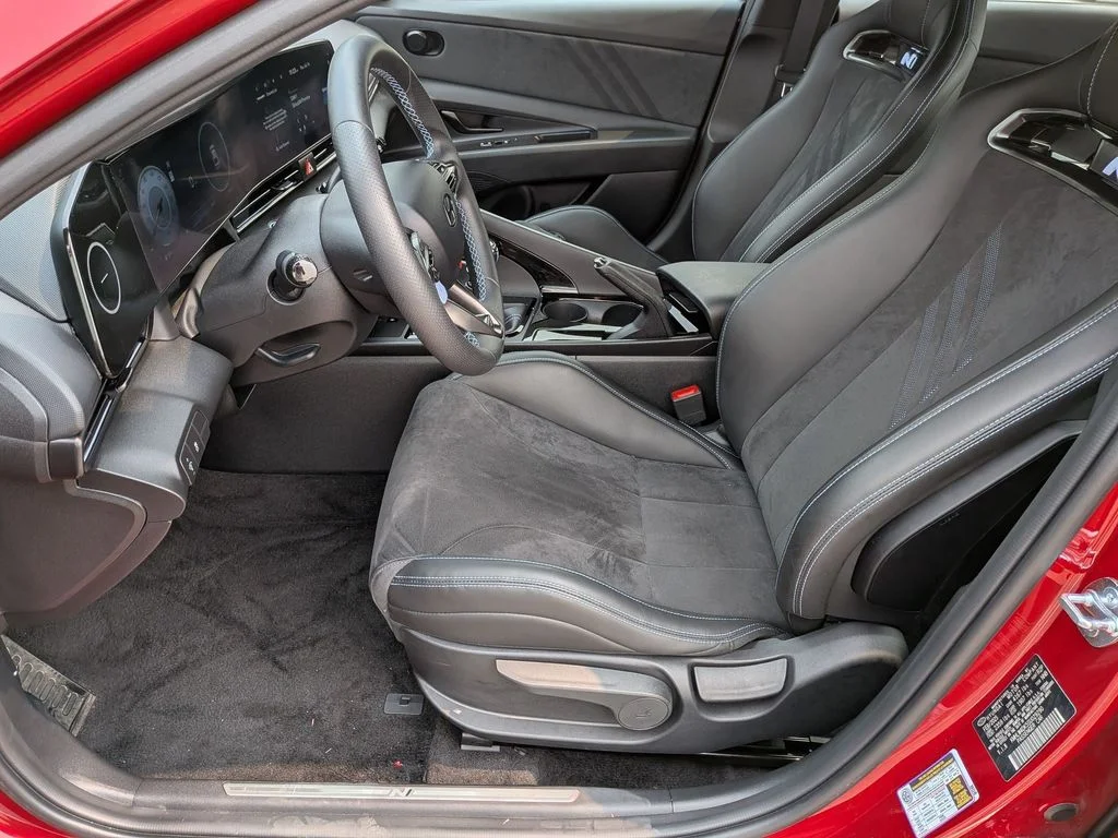 Used 2025 Red Hyundai Base image 11