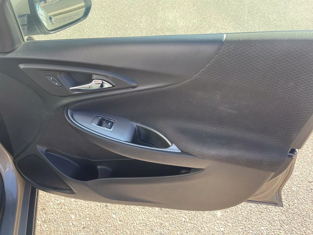 Used 2023 MINERAL GRAY METALLIC Chevrolet LT image 27