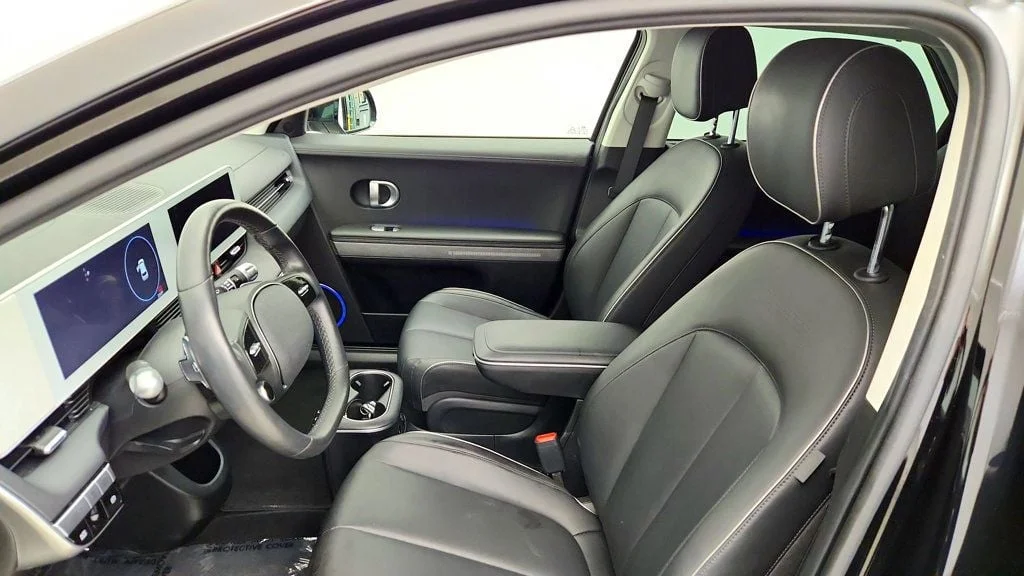 Used 2024 Abyss Black Hyundai Limited AWD Long Range image 21