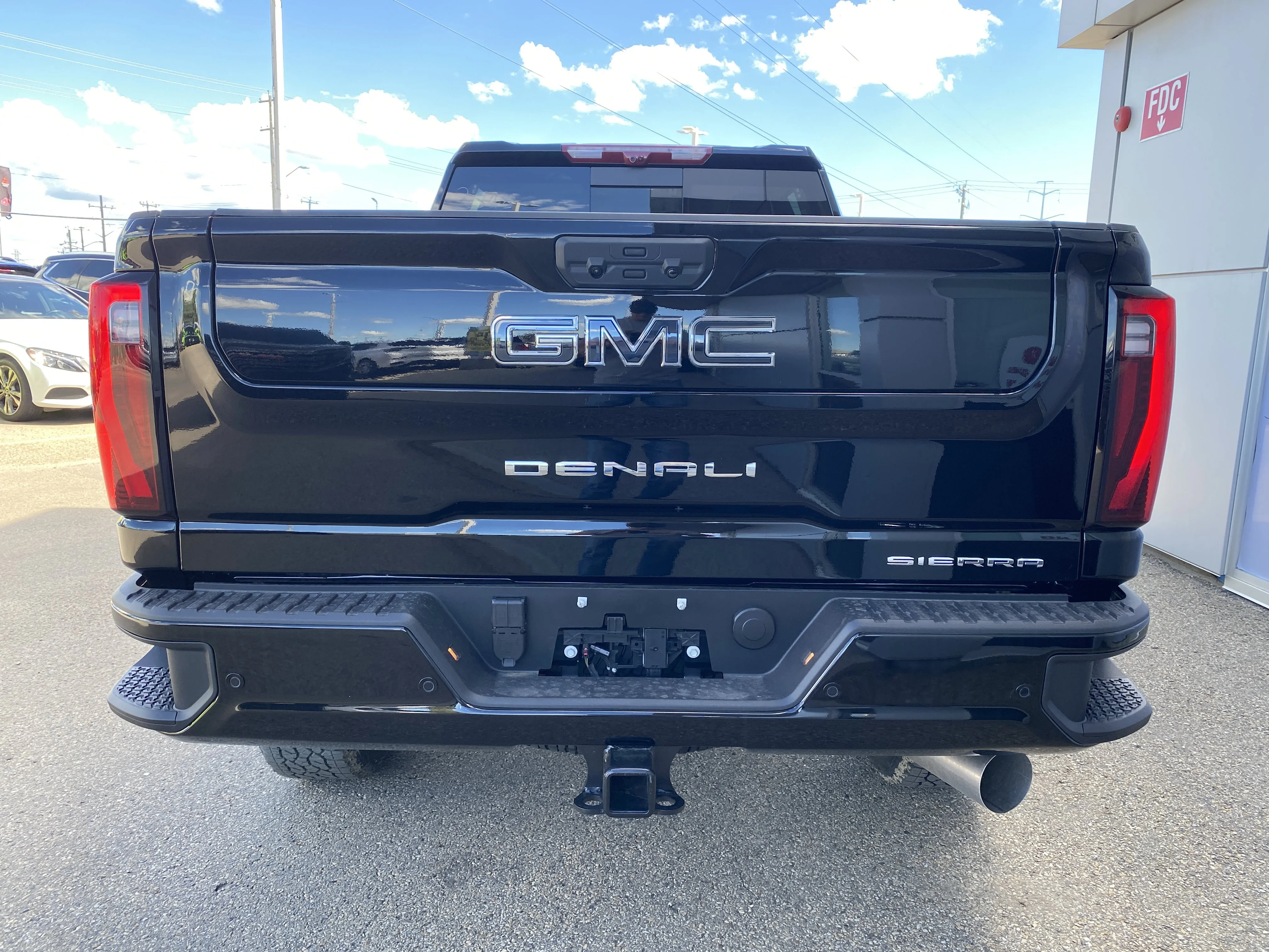 New 2026 ONYX BLACK GMC Denali Ultimate image 6