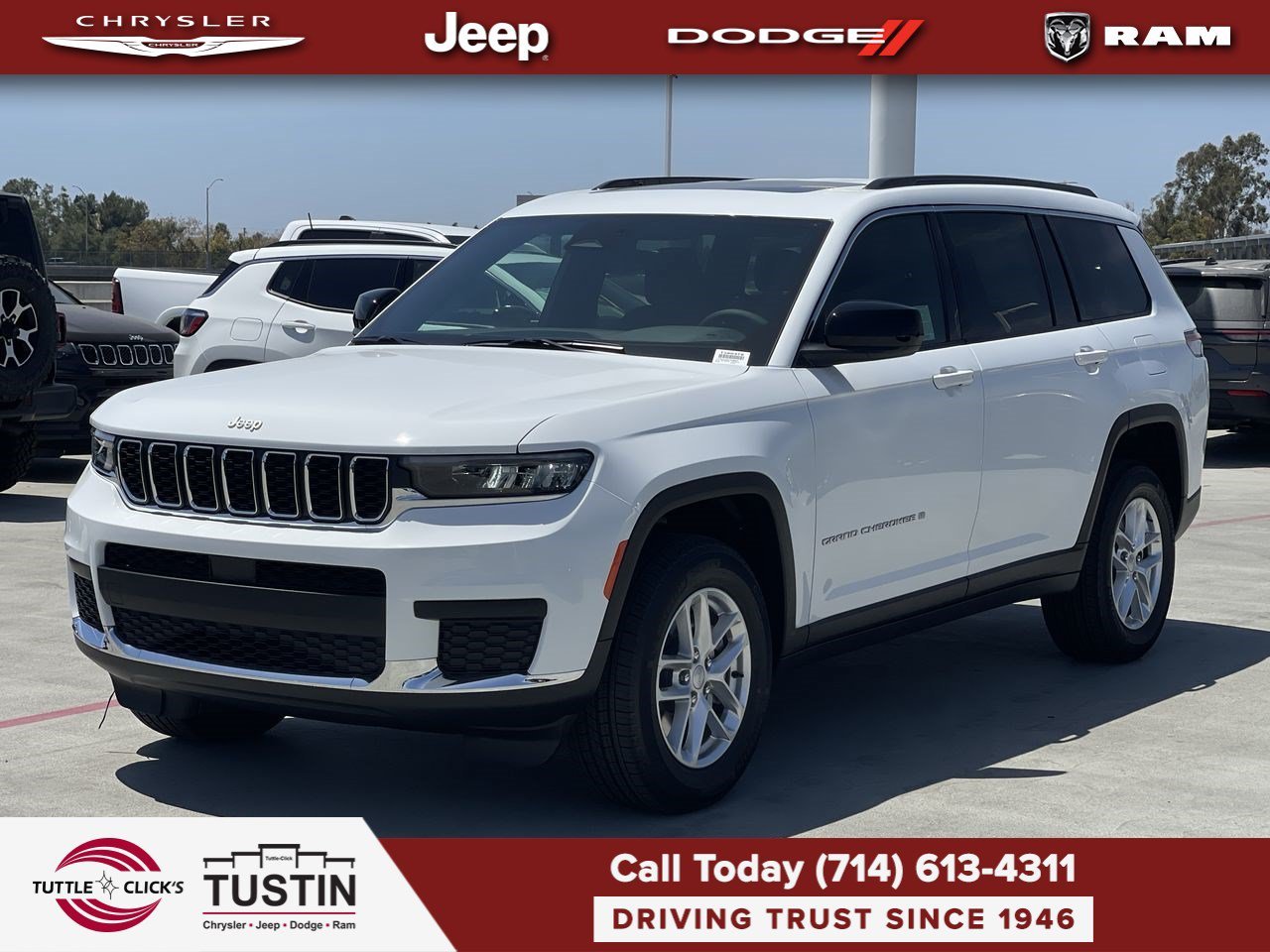 New 2026 Bright White Clear-Coat Exterior Paint Jeep Laredo X image 3