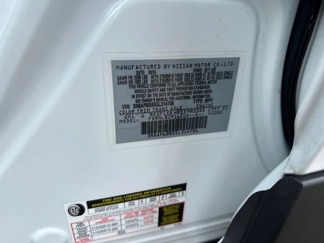 Used 2025 White Nissan S image 29