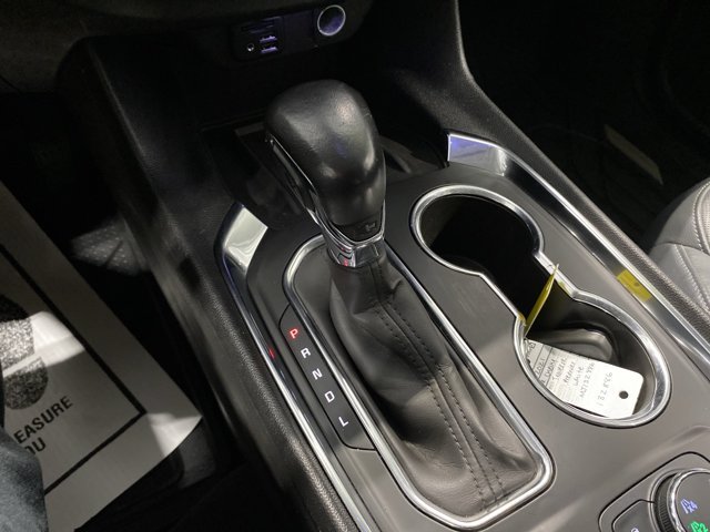 Used 2021 Iridescent Pearl Tricoat Chevrolet Premier image 16