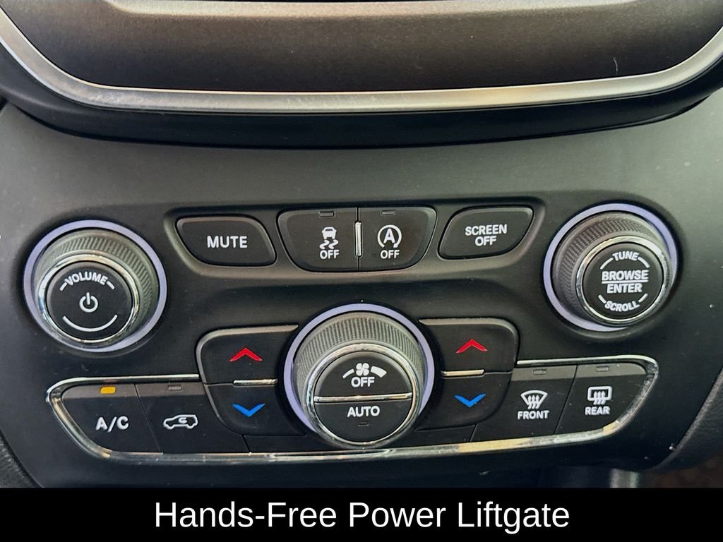 Used 2022 Bright White Clearcoat Jeep Trailhawk image 19