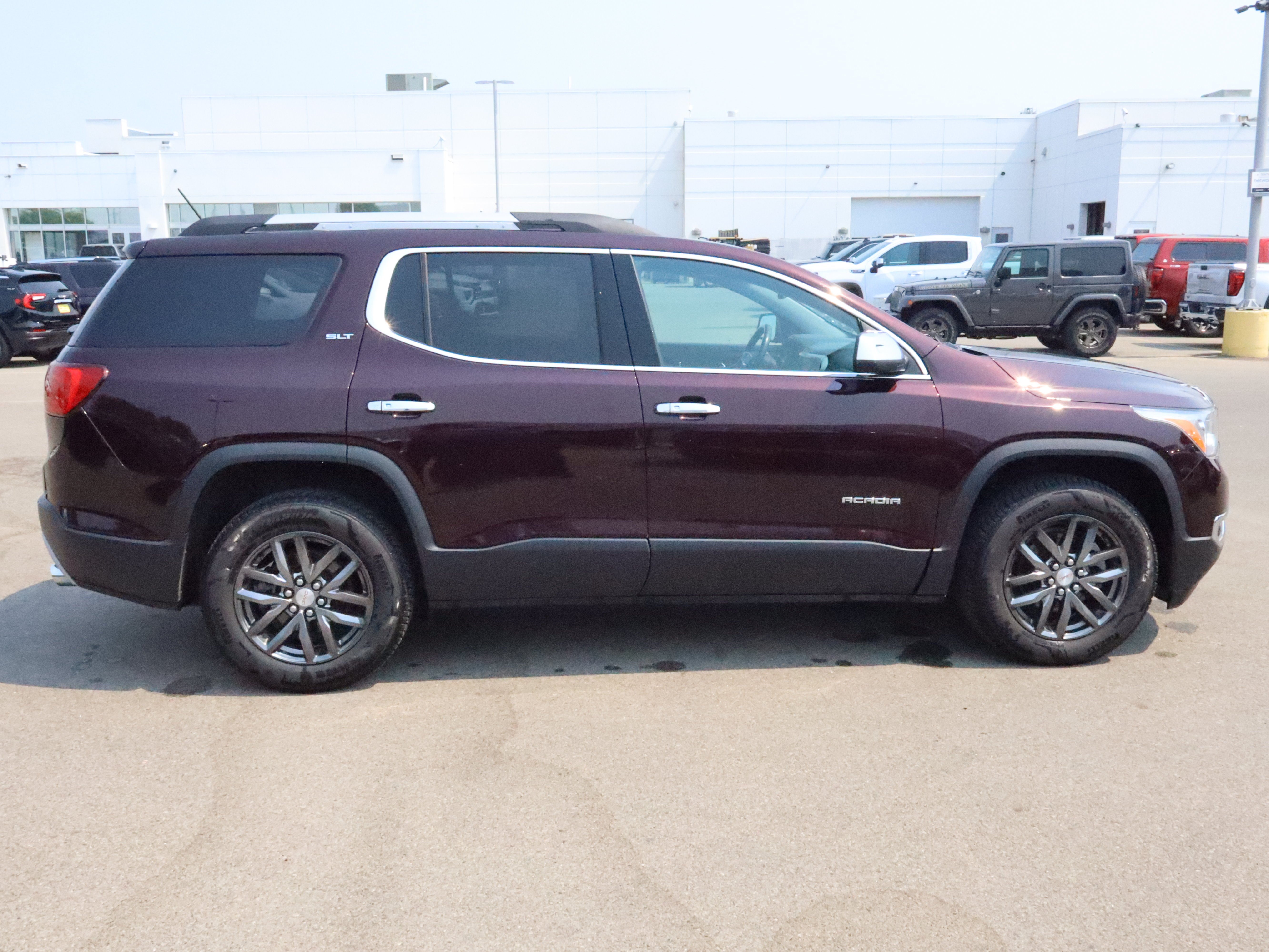 Used 2017 BLACK CHERRY METALLIC GMC SLT image 8