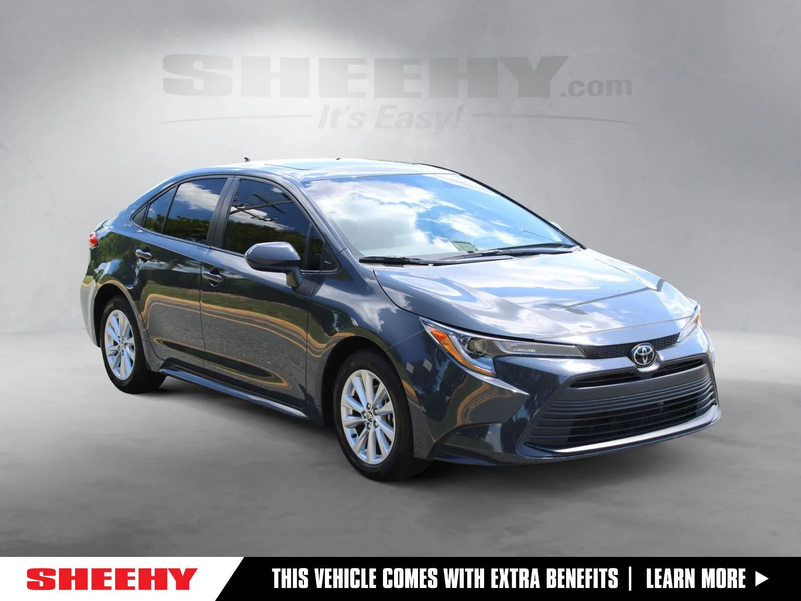 Used 2023  Toyota LE image 1