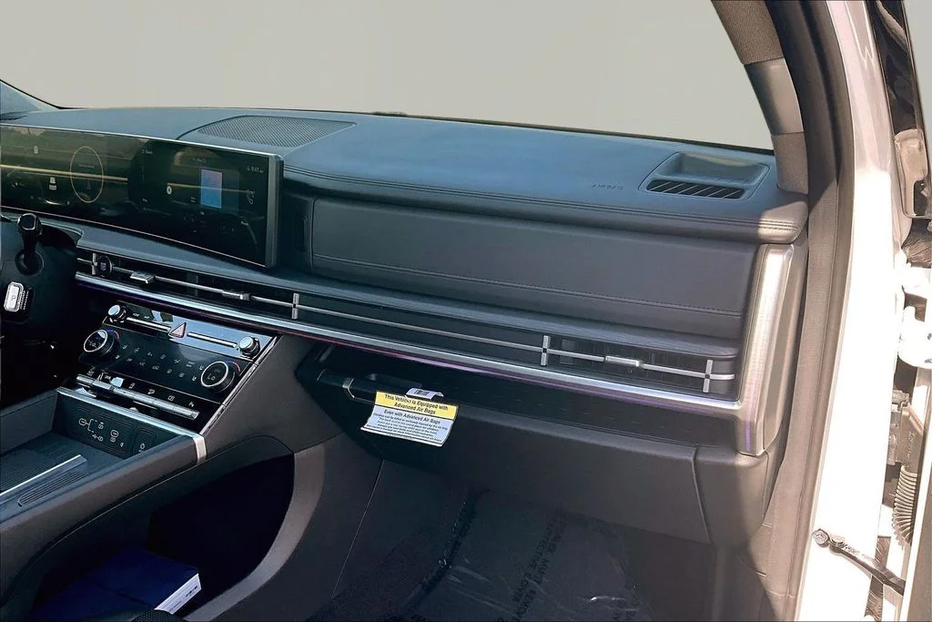 2025 Hyundai Santa Fe Limited - Photo 17