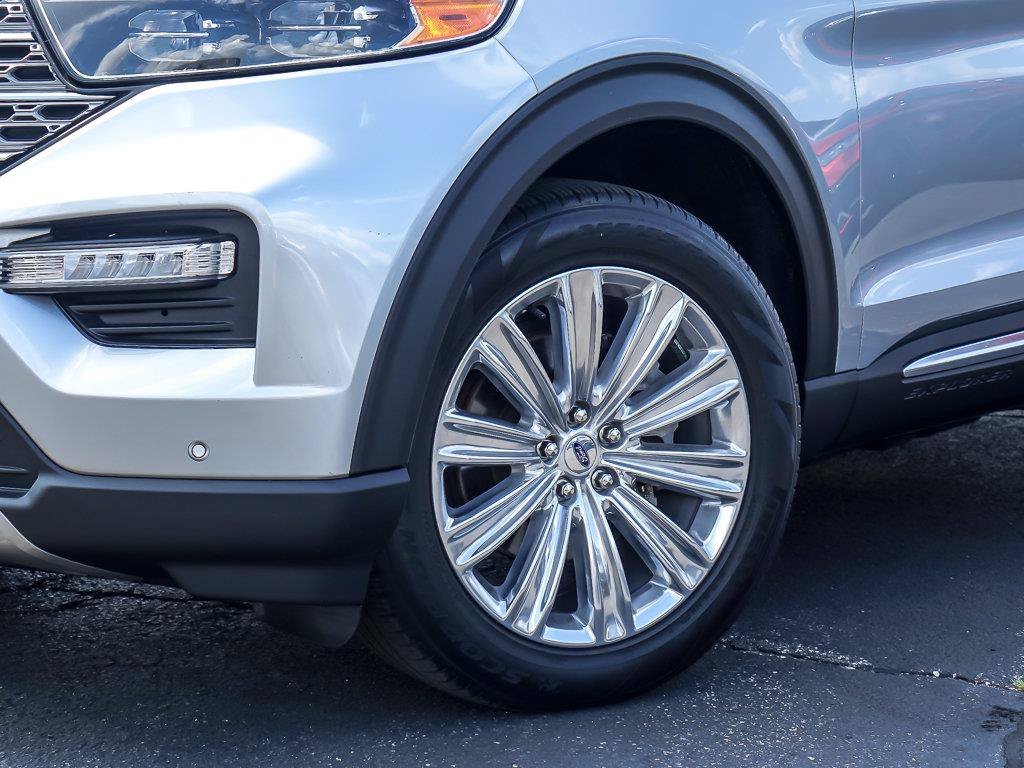 Used 2023 Silver Metallic Ford Limited image 4