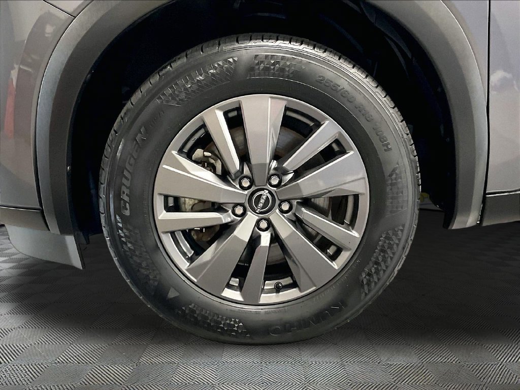 Used 2025 Gray Nissan SV image 7