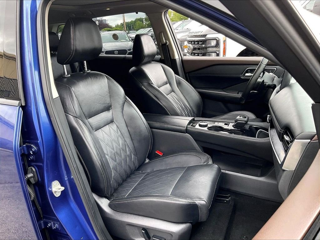 Used 2021 Blue Nissan Platinum image 11