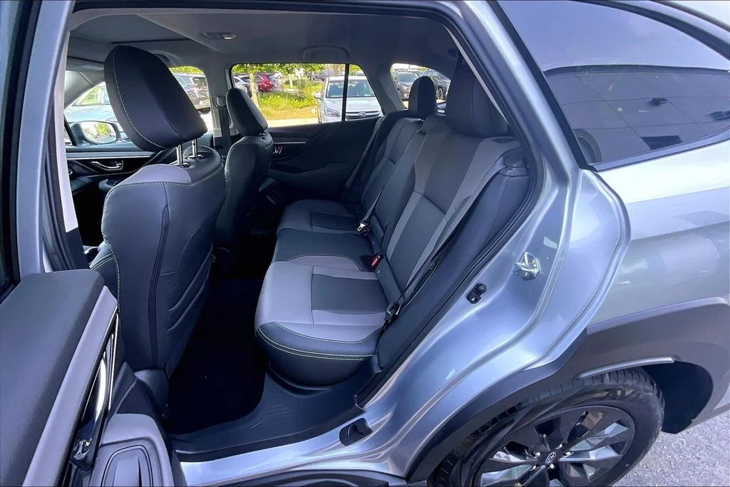 Used 2025 Silver Subaru Onyx Edition image 29