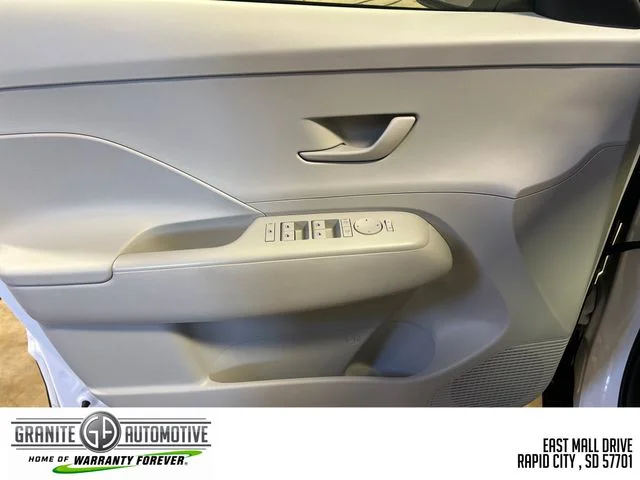 Used 2025 White Hyundai SEL image 15
