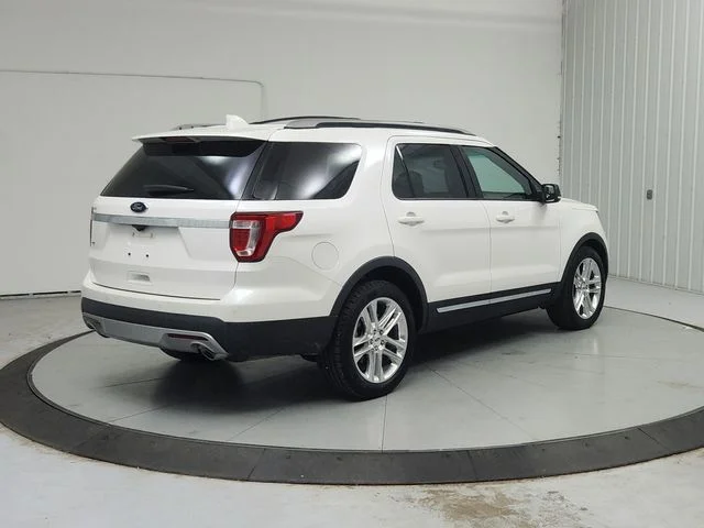 Used 2017 White Ford XLT image 7