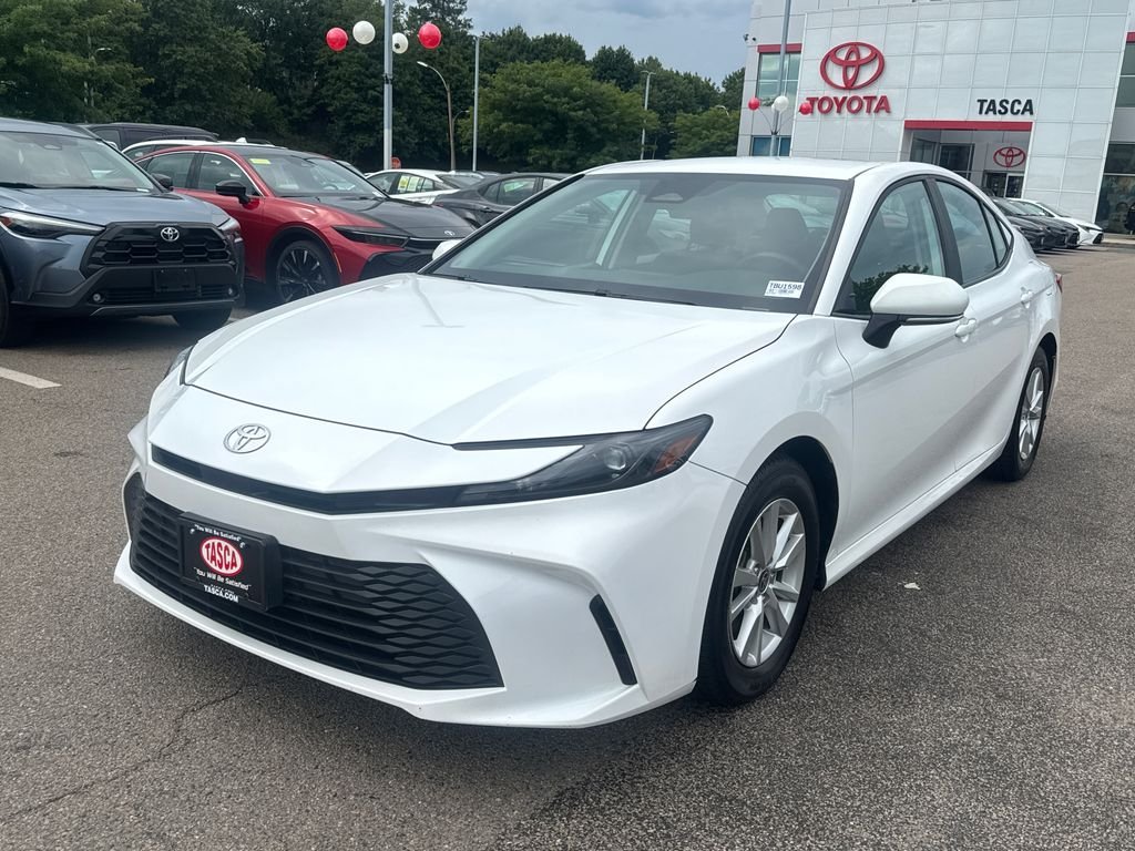Used 2025 White Toyota LE image 3