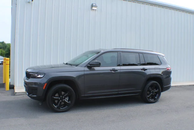Used 2024 Baltic Gray Metallic Clearcoat Jeep Altitude X image 4