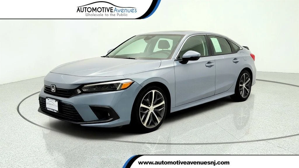 2022 Honda Civic Touring CVT's photo