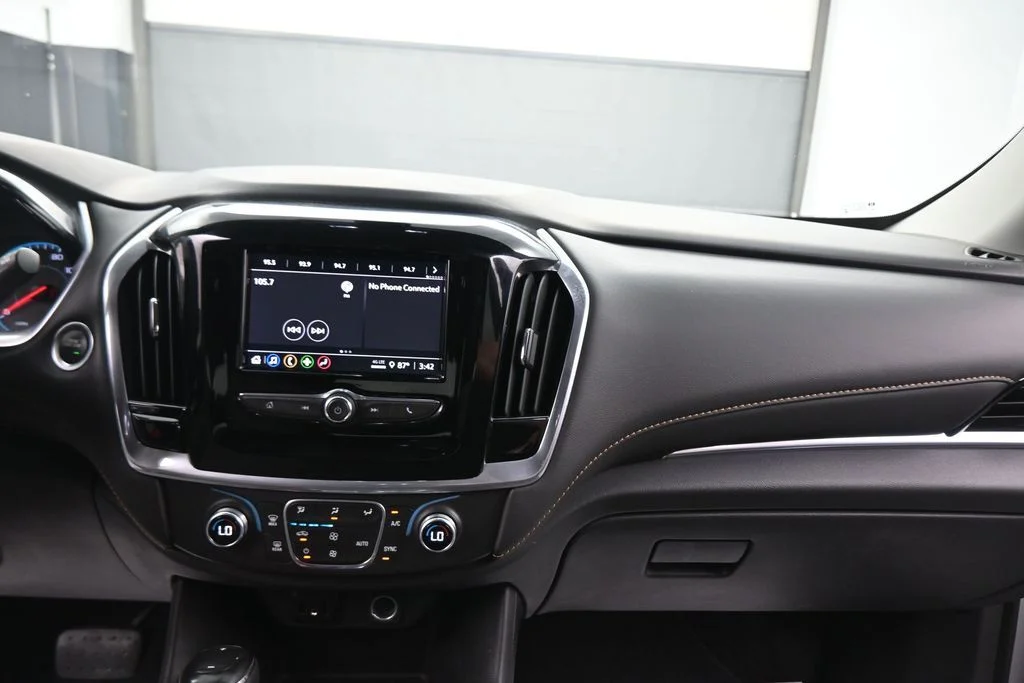 Used 2020 Silver Chevrolet LS image 46