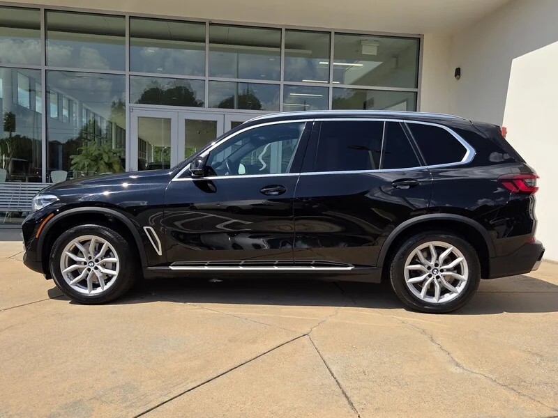 Used 2023 Jet Black BMW SDRIVE40I SPORTS ACTIVITY VEHICLE image 2