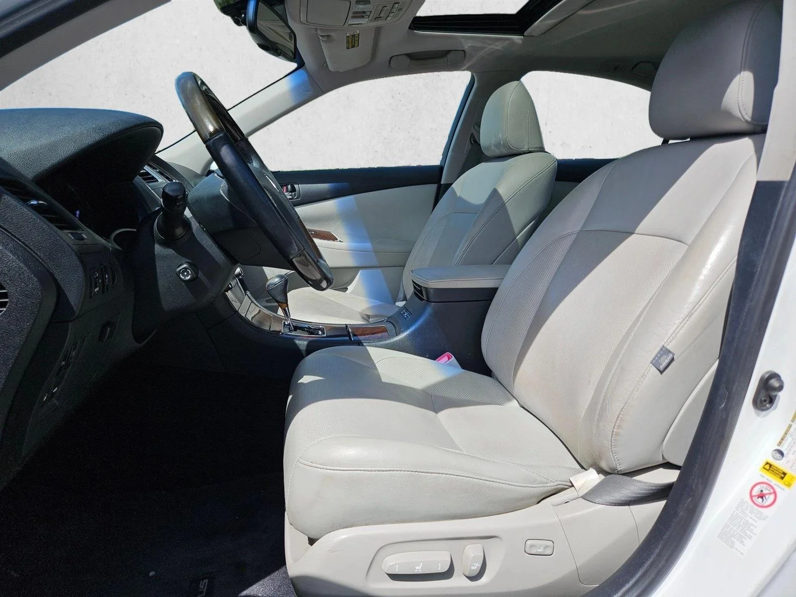 Used 2010 Starfire Pearl Lexus  image 11