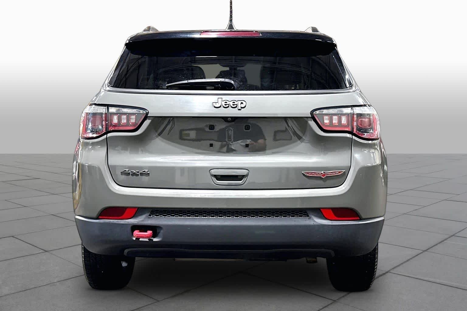 Used 2020 Sting-Gray Clearcoat Jeep Trailhawk image 4