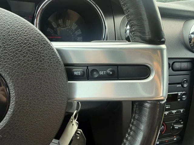 Used 2007 Tungsten Gray Clearcoat Metallic Ford GT Premium image 21